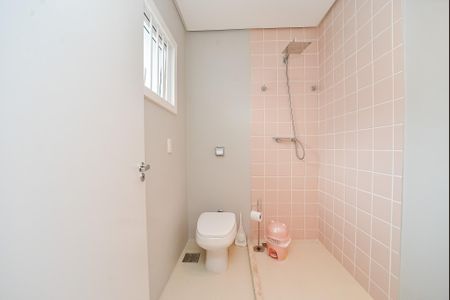 Casa à venda com 330m², 3 quartos e 8 vagas Casa à venda com 330m², 3 quartos e 8 vagasBanheiro da Suíte 2