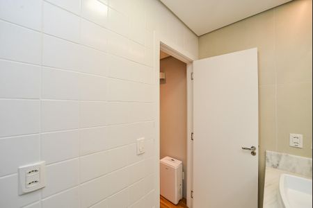 Casa à venda com 330m², 3 quartos e 8 vagas Casa à venda com 330m², 3 quartos e 8 vagasBanheiro da Suíte 1