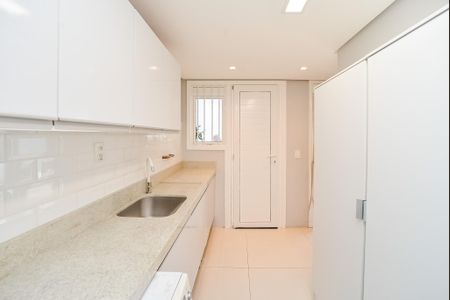 Casa à venda com 330m², 3 quartos e 8 vagas Casa à venda com 330m², 3 quartos e 8 vagasÁrea de Serviço