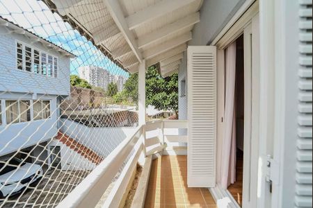 Casa à venda com 330m², 3 quartos e 8 vagas Casa à venda com 330m², 3 quartos e 8 vagasSacada da Suíte 2