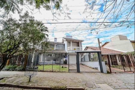 Casa à venda com 330m², 3 quartos e 8 vagas Casa à venda com 330m², 3 quartos e 8 vagasFachada