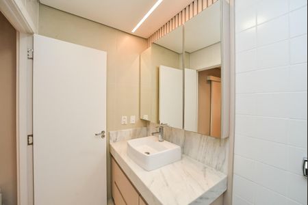Casa à venda com 330m², 3 quartos e 8 vagas Casa à venda com 330m², 3 quartos e 8 vagasBanheiro da Suíte 1