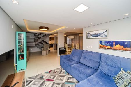 Casa à venda com 330m², 3 quartos e 8 vagas Casa à venda com 330m², 3 quartos e 8 vagasSala