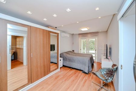 Casa à venda com 330m², 3 quartos e 8 vagas Casa à venda com 330m², 3 quartos e 8 vagasSuíte 1