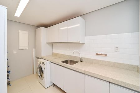 Casa à venda com 330m², 3 quartos e 8 vagas Casa à venda com 330m², 3 quartos e 8 vagasÁrea de Serviço