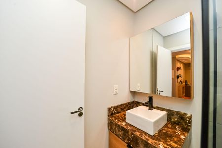 Casa à venda com 330m², 3 quartos e 8 vagas Casa à venda com 330m², 3 quartos e 8 vagasBanheiro Social