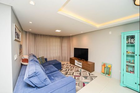 Casa à venda com 330m², 3 quartos e 8 vagas Casa à venda com 330m², 3 quartos e 8 vagasSala