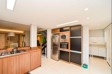 Casa à venda com 330m², 3 quartos e 8 vagas Casa à venda com 330m², 3 quartos e 8 vagasCozinha