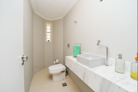 Casa à venda com 330m², 3 quartos e 8 vagas Casa à venda com 330m², 3 quartos e 8 vagasLavabo