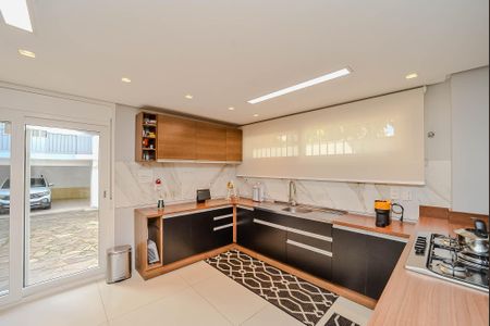 Casa à venda com 330m², 3 quartos e 8 vagas Casa à venda com 330m², 3 quartos e 8 vagasCozinha