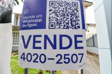 Casa à venda com 330m², 3 quartos e 8 vagas Casa à venda com 330m², 3 quartos e 8 vagasPlaquinha