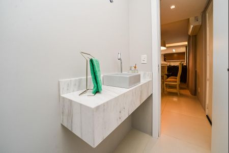 Casa à venda com 330m², 3 quartos e 8 vagas Casa à venda com 330m², 3 quartos e 8 vagasLavabo