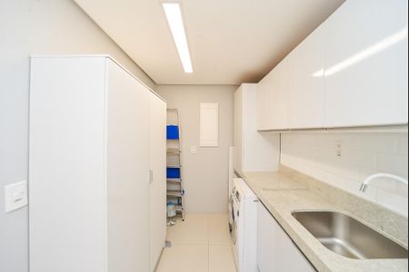 Casa à venda com 330m², 3 quartos e 8 vagas Casa à venda com 330m², 3 quartos e 8 vagasÁrea de Serviço