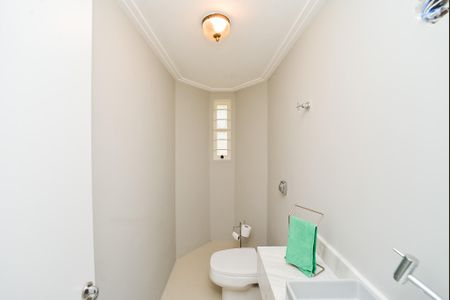 Casa à venda com 330m², 3 quartos e 8 vagas Casa à venda com 330m², 3 quartos e 8 vagasLavabo