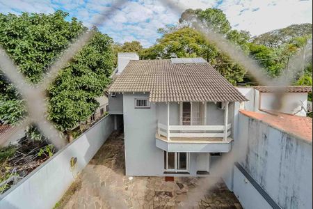 Casa à venda com 330m², 3 quartos e 8 vagas Casa à venda com 330m², 3 quartos e 8 vagasFachada