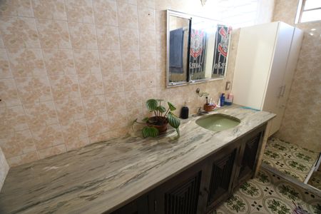 Casa à venda com 330m², 3 quartos e 6 vagasBanheiro 2