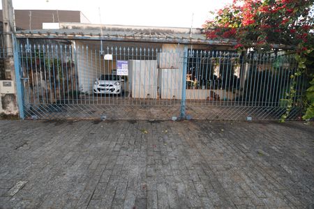 Casa à venda com 330m², 3 quartos e 6 vagasFachada / Placa