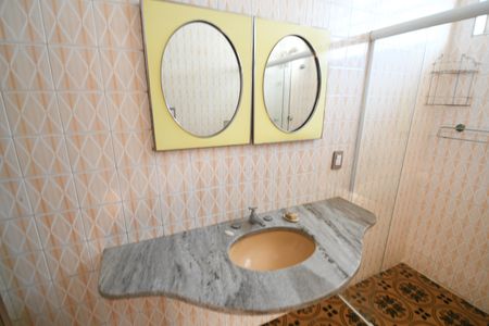 Casa à venda com 330m², 3 quartos e 6 vagasBanheiro 1