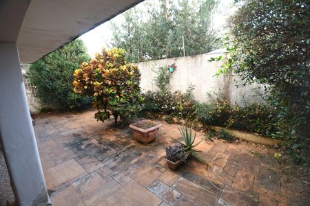 Casa à venda com 330m², 3 quartos e 6 vagasQuintal / Jrdim