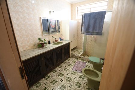 Casa à venda com 330m², 3 quartos e 6 vagasBanheiro 2