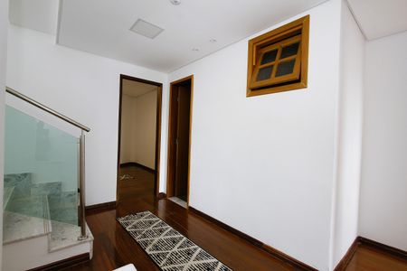 Casa para alugar com 417m², 5 quartos e 5 vagasCorredor