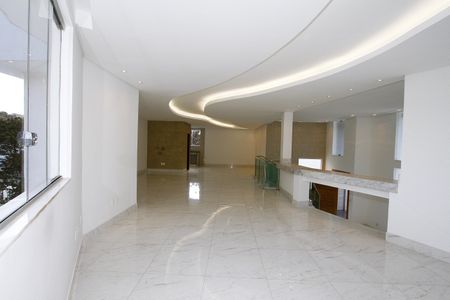 Casa para alugar com 417m², 5 quartos e 5 vagasSala