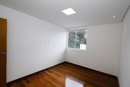 Casa para alugar com 417m², 5 quartos e 5 vagasQuarto 1