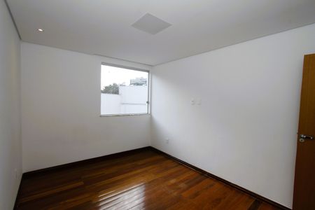 Casa para alugar com 417m², 5 quartos e 5 vagasQuarto 2