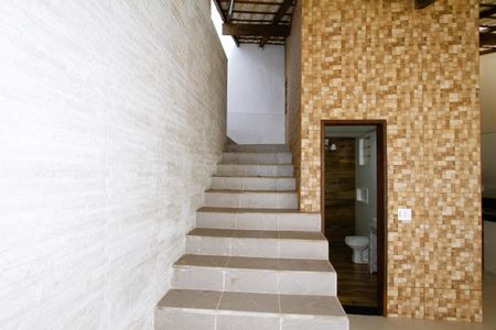 Casa para alugar com 417m², 5 quartos e 5 vagasEscada Externo