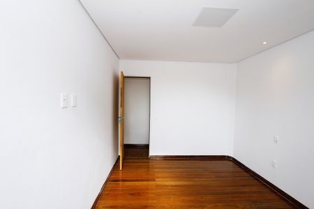 Casa para alugar com 417m², 5 quartos e 5 vagasQuarto 2