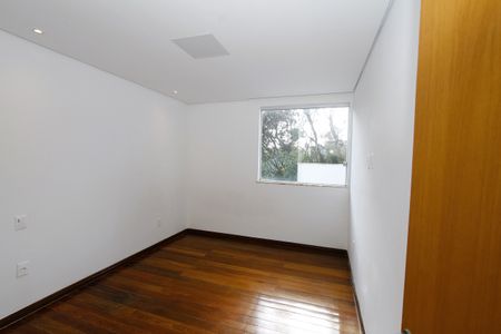 Casa para alugar com 417m², 5 quartos e 5 vagasQuarto 2