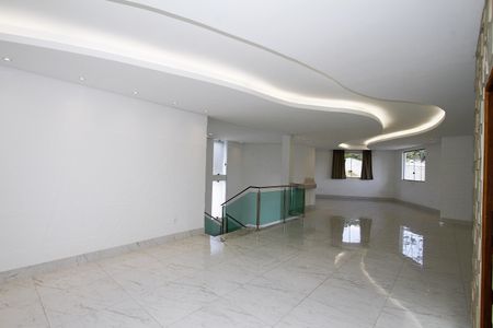 Casa para alugar com 417m², 5 quartos e 5 vagasSala