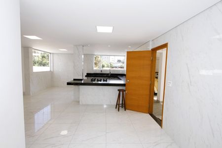 Casa para alugar com 417m², 5 quartos e 5 vagasCozinha