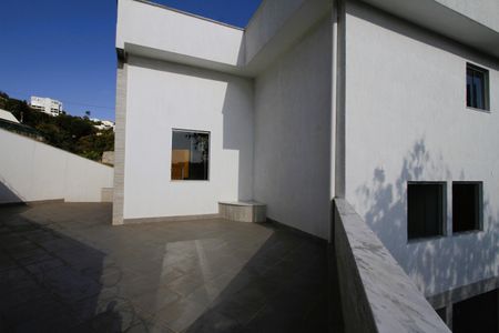 Casa para alugar com 417m², 5 quartos e 5 vagasÁrea externa
