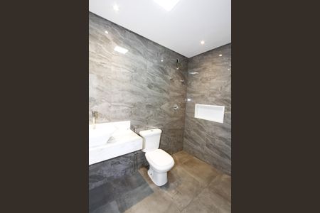 Casa para alugar com 417m², 5 quartos e 5 vagasBanheiro 2