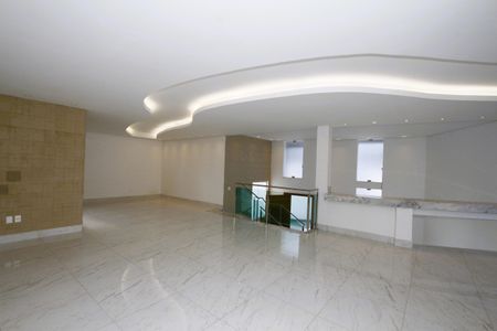 Casa para alugar com 417m², 5 quartos e 5 vagasSala