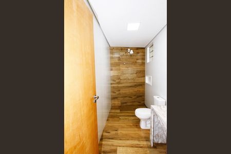 Casa para alugar com 417m², 5 quartos e 5 vagasÁrea comum - Banheiro 