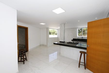 Casa para alugar com 417m², 5 quartos e 5 vagasCozinha