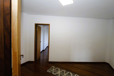 Casa para alugar com 417m², 5 quartos e 5 vagasCorredor