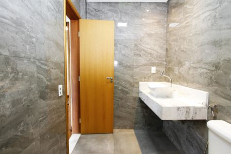 Casa para alugar com 417m², 5 quartos e 5 vagasBanheiro 2