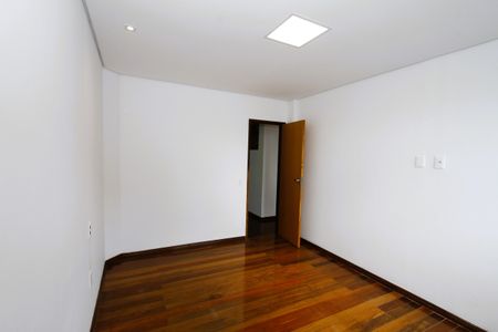Casa para alugar com 417m², 5 quartos e 5 vagasQuarto 1