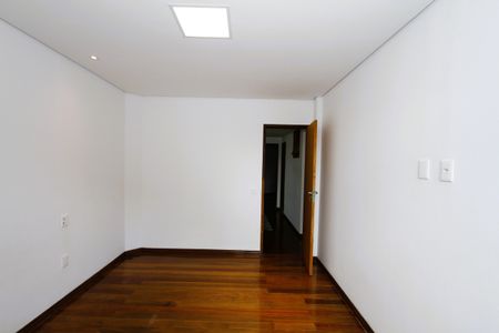 Casa para alugar com 417m², 5 quartos e 5 vagasQuarto 1