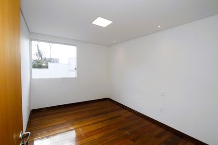 Casa para alugar com 417m², 5 quartos e 5 vagasQuarto 1