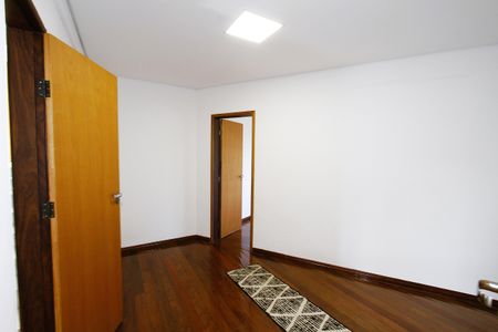 Casa para alugar com 417m², 5 quartos e 5 vagasQuarto 3