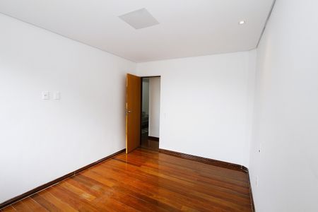 Casa para alugar com 417m², 5 quartos e 5 vagasQuarto 2