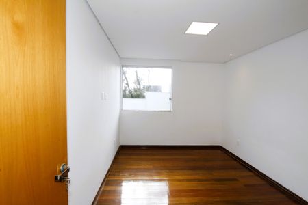 Casa para alugar com 417m², 5 quartos e 5 vagasQuarto 1