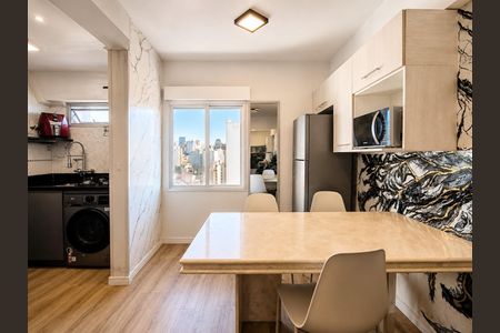 Cozinha de apartamento para alugar com 1 quarto, 32m² em Bela Vista, São Paulo