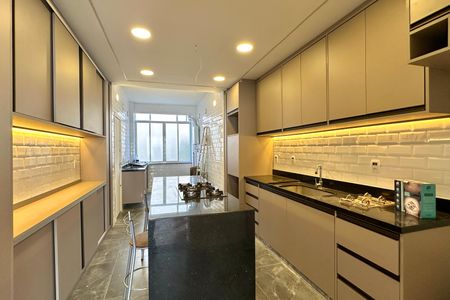 Apartamento à venda com 152m², 4 quartos e sem vagaCozinha