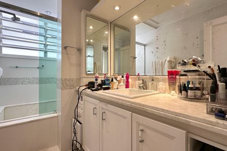 Apartamento à venda com 167m², 3 quartos e 1 vaga Apartamento à venda com 167m², 3 quartos e 1 vagaBanheiro da Suíte