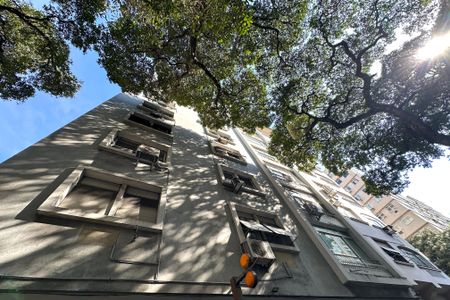 Apartamento à venda com 167m², 3 quartos e 1 vaga Apartamento à venda com 167m², 3 quartos e 1 vagaFachada